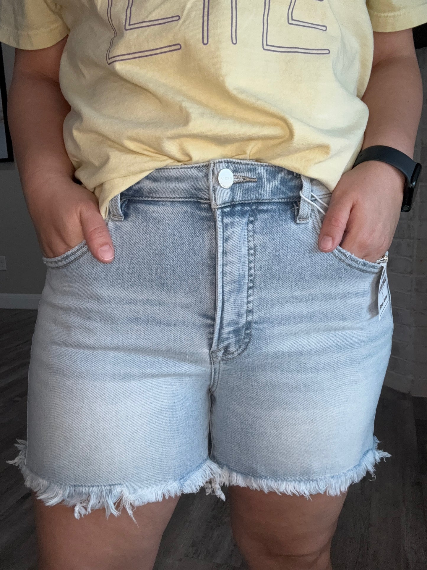 On The Go Risen Shorts - Light & Dark Wash